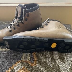 Vintage ASOLO Glissade 310 Mens Size 9 3-Pin Cross Country Ski Boots Made In Ita